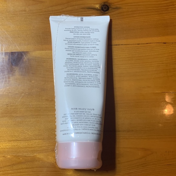 New Mary Kay hydrating lotion - Picture 2 of 2